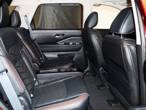 Used 2022 Nissan Pathfinder Platinum w/ Cargo Package image 65