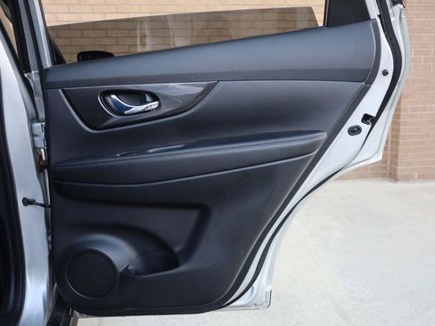 Used 2018 Nissan Rogue SV AWD/4WD image 22