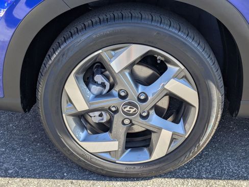 Used 2023 Hyundai Venue Limited image 23