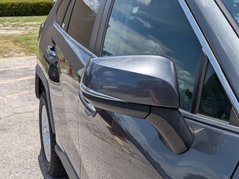 Used 2019 Toyota RAV4 XLE FWD image 12