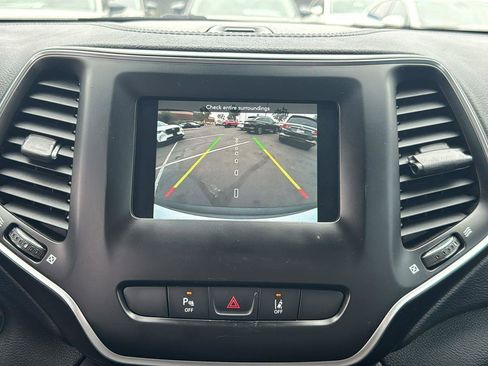 Used 2021 Jeep Cherokee Latitude Lux FWD image 17