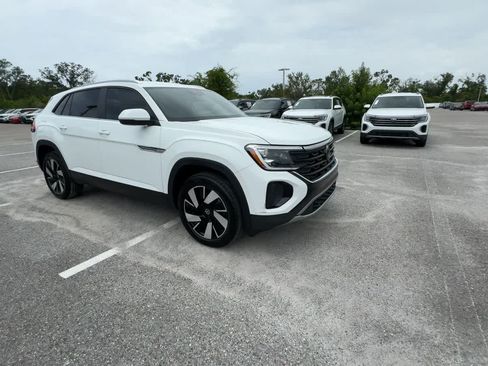 Certified 2024 Volkswagen Atlas Cross Sport SE FWD image 2