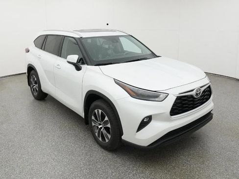 New 2026 Toyota Highlander XLE image 13