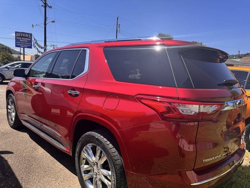 Used 2018 Chevrolet Traverse High Country w/ LPO, 'HIT The Road' Package AWD/4WD image 3