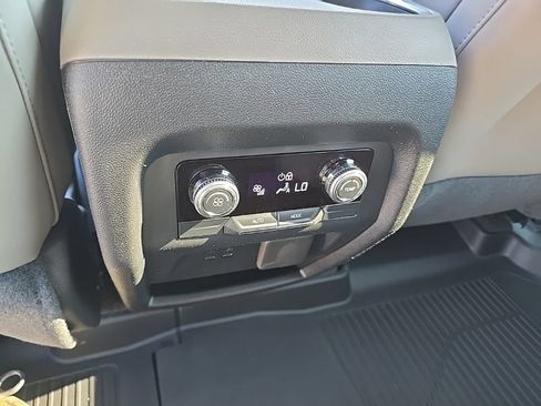 Used 2024 GMC Acadia Elevation w/ Trailering Package AWD/4WD image 18