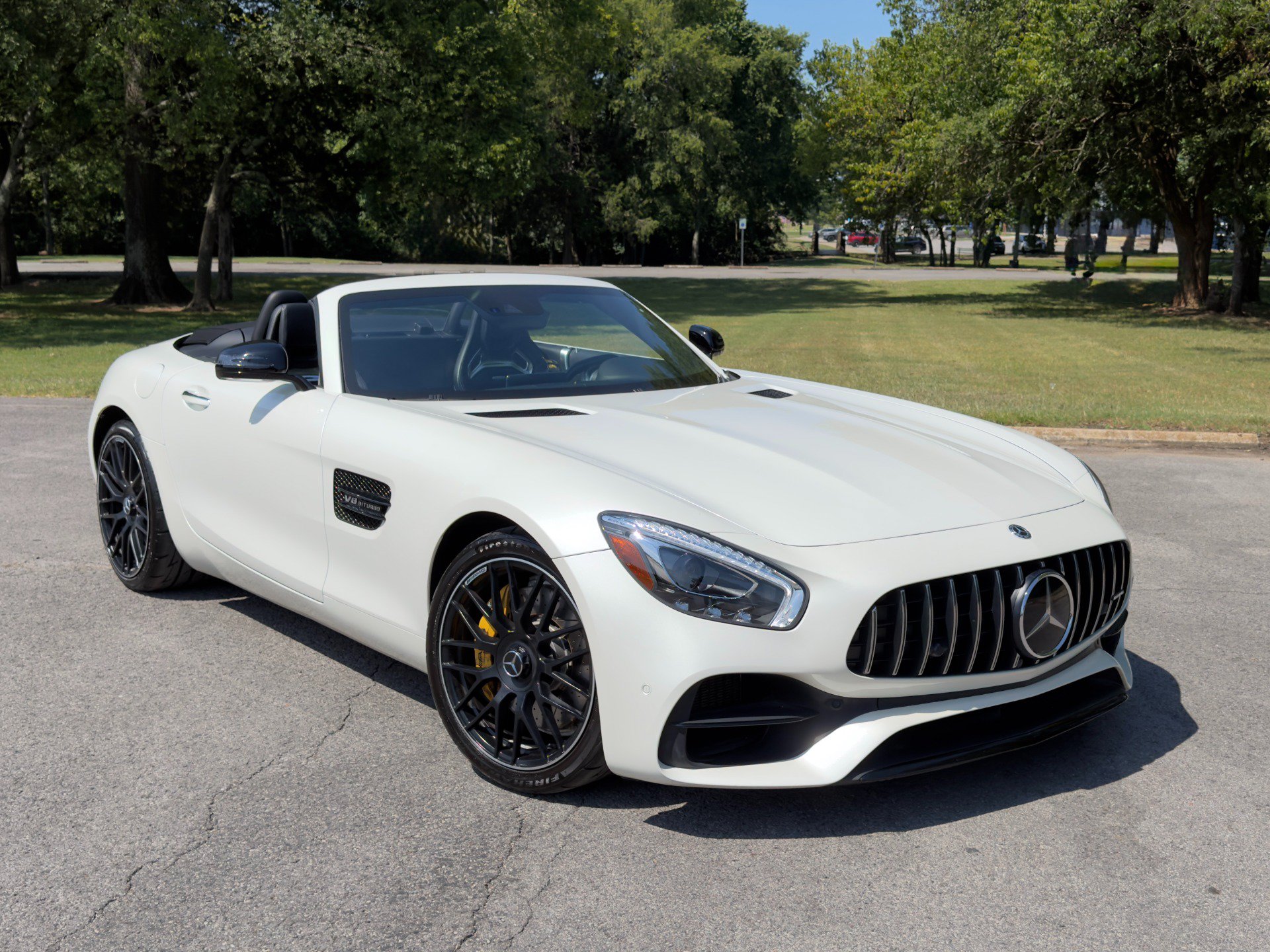 Used 2019 Mercedes-Benz AMG GT Roadster image 1