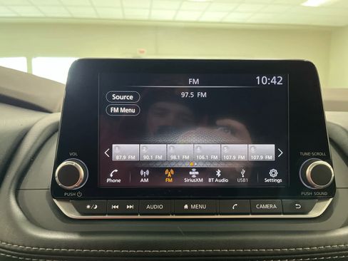 Used 2023 Nissan Rogue SV image 32