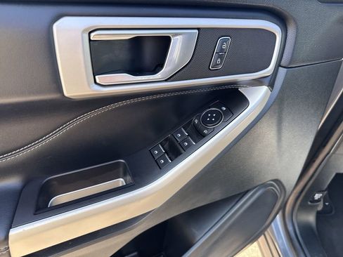 Used 2021 Ford Explorer XLT image 15