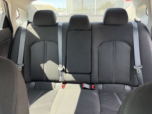 Used 2018 Kia Optima LX w/ 17" Alloy Wheels Package FWD image 11
