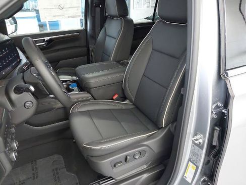 New 2026 Chevrolet Suburban Premier AWD/4WD image 23