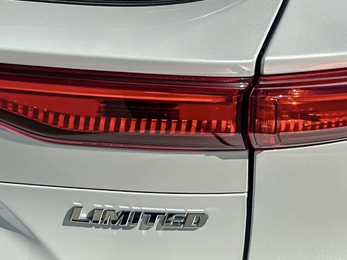 Used 2024 Toyota Venza Limited image 26