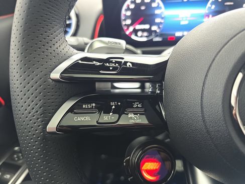 Used 2025 Mercedes-Benz GLB 35 AMG 4MATIC image 17