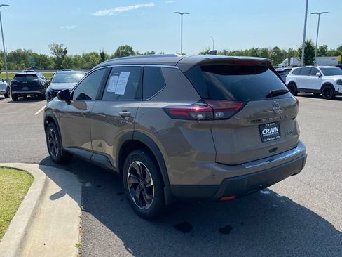 Used 2024 Nissan Rogue SV w/ SV Premium Package AWD/4WD image 5