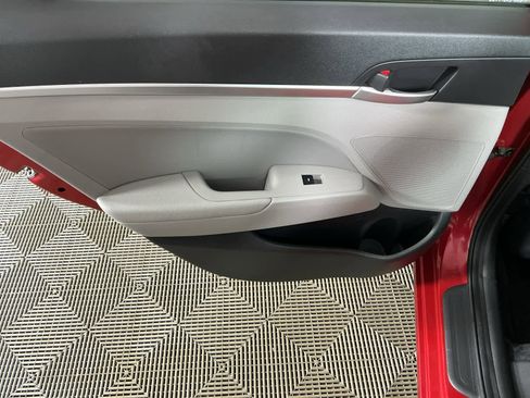 Used 2020 Hyundai Elantra SEL w/ Winter Weather Package image 18