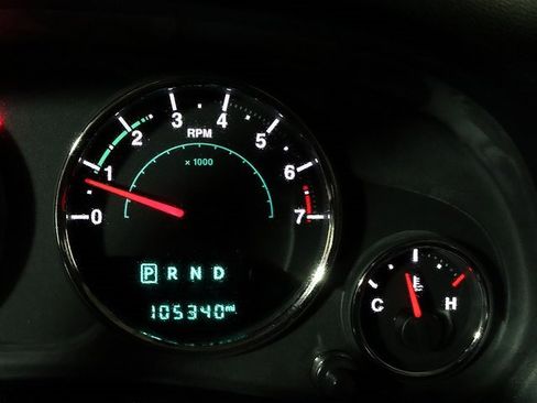 Used 2017 Jeep Wrangler Unlimited Sahara w/ Connectivity Group image 17