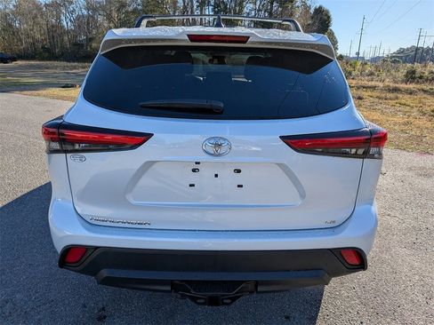 Used 2023 Toyota Highlander L image 4
