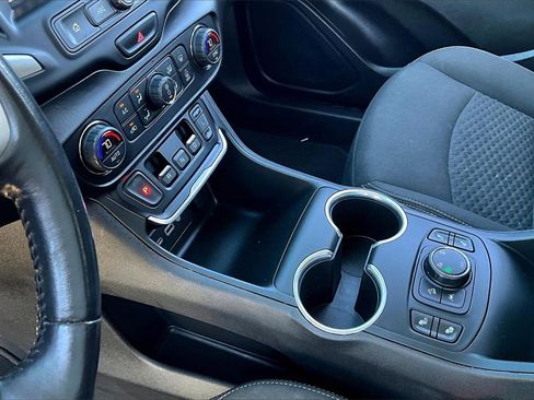 Used 2021 GMC Terrain SLE w/ Driver Convenience Package image 14