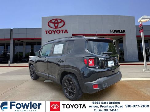 Used 2020 Jeep Renegade Altitude FWD image 3