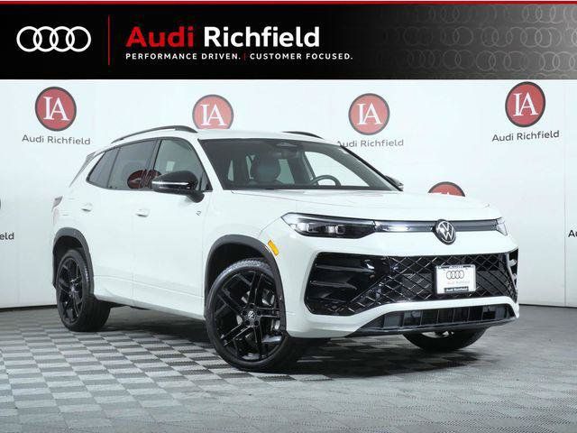 Used 2025 Volkswagen Tiguan SE R-Line AWD/4WD image 1