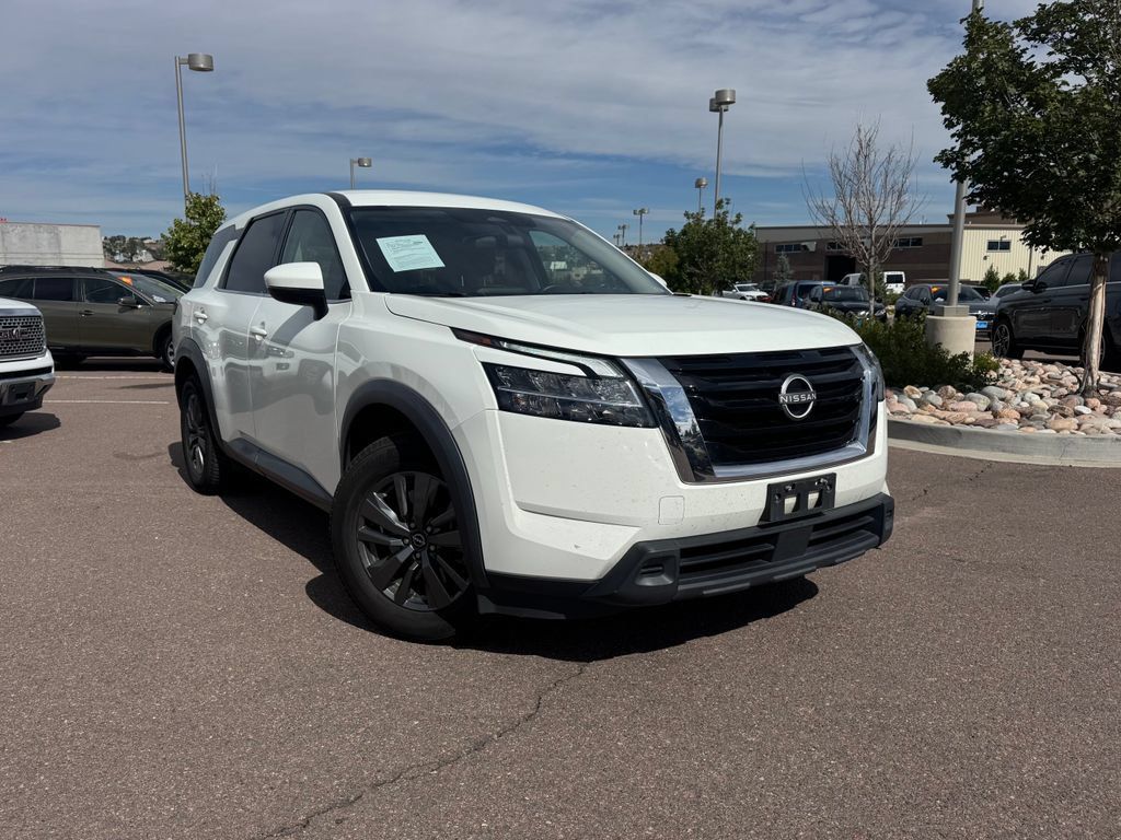 Used 2022 Nissan Pathfinder S AWD/4WD image 1