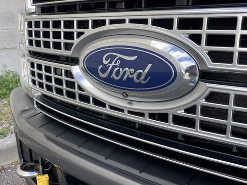 Used 2019 Ford F250 Platinum w/ Platinum Ultimate Package AWD/4WD image 13