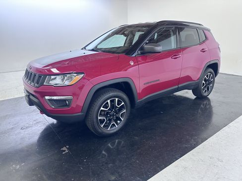 Used 2020 Jeep Compass Trailhawk AWD/4WD image 9