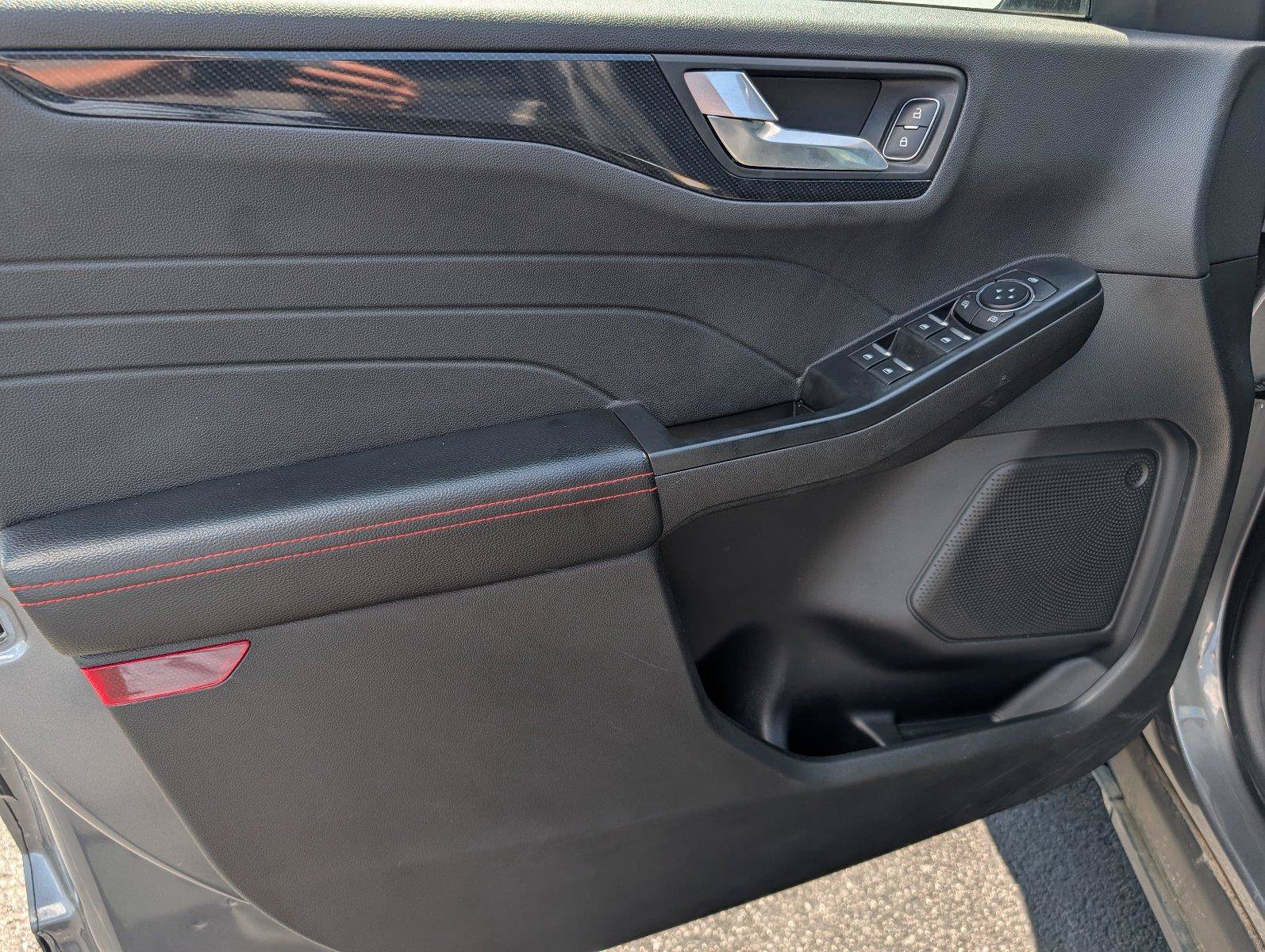 Used 2025 Ford Escape ST-Line FWD image 14