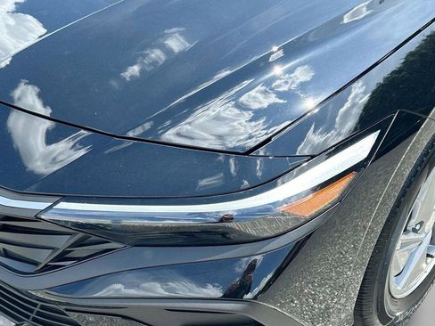 New 2026 Hyundai Elantra SE FWD image 13