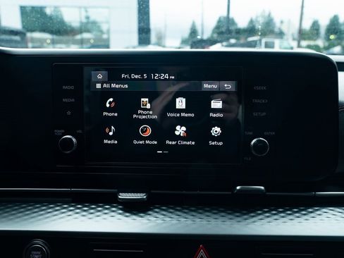 Used 2024 Kia Carnival LX image 14