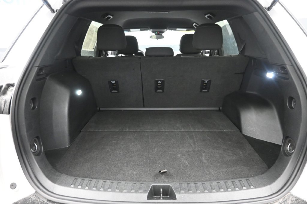 Used 2025 Chevrolet Equinox LT AWD/4WD image 12