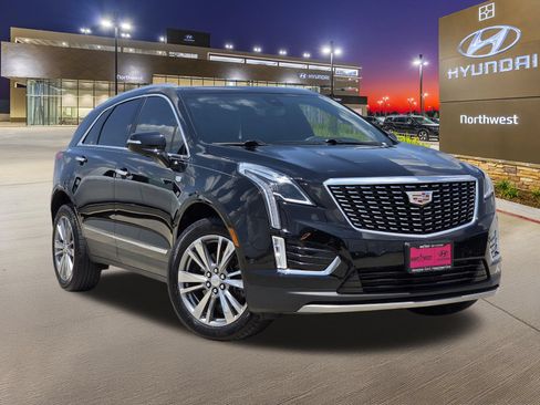 Used 2024 Cadillac XT5 Premium Luxury w/ Technology Package FWD image 3
