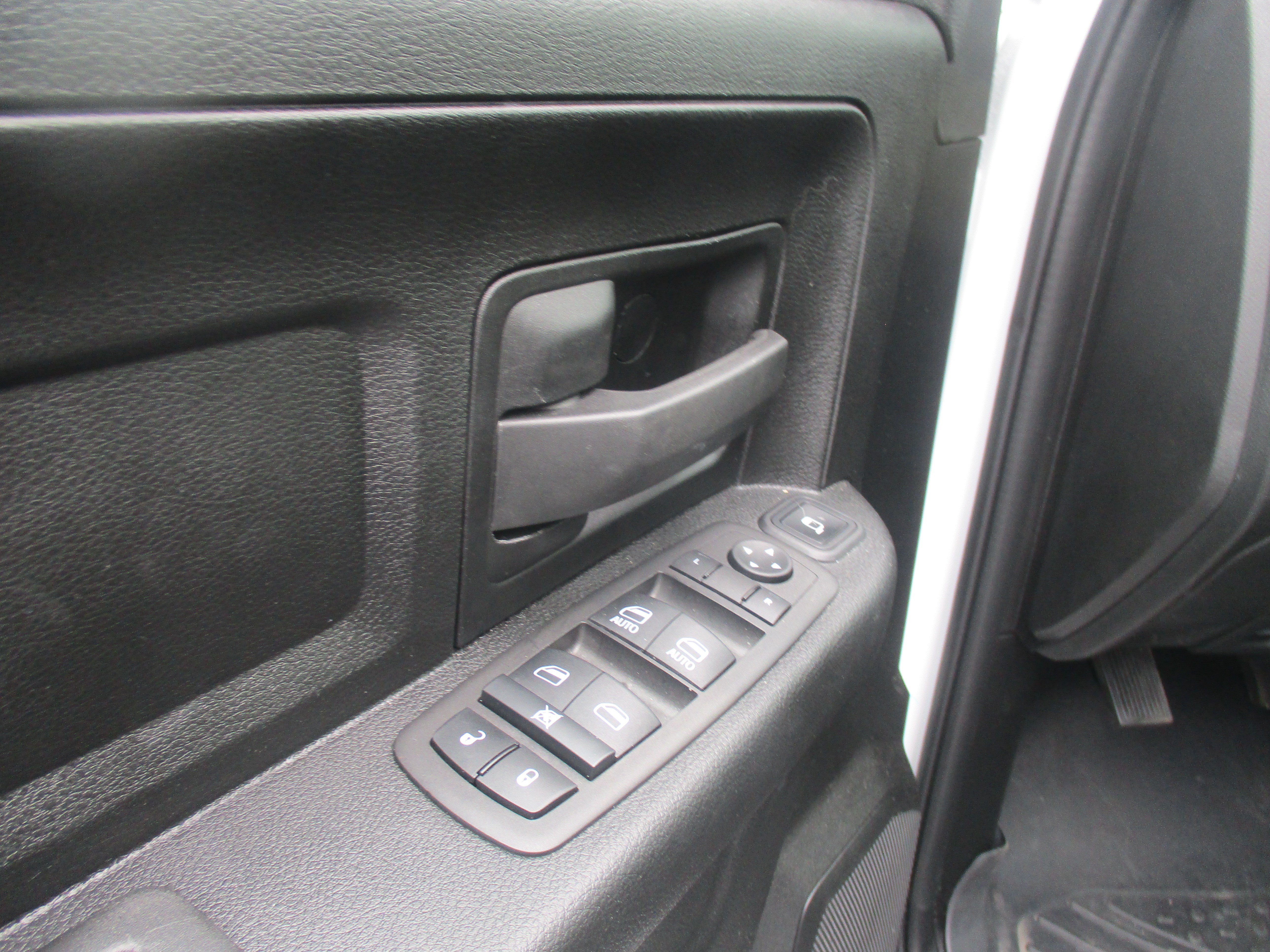 Used 2024 RAM 2500 Tradesman w/ Chrome Appearance Group AWD/4WD image 12