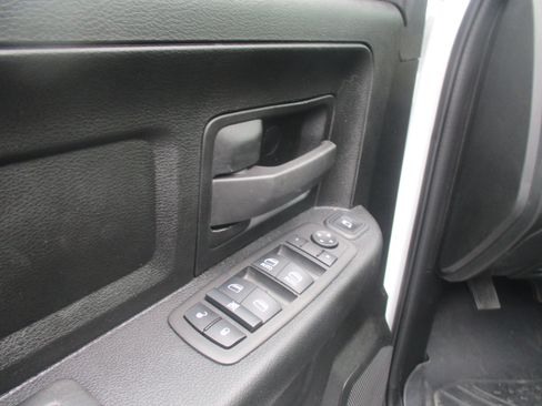 Used 2024 RAM 2500 Tradesman w/ Chrome Appearance Group AWD/4WD image 12