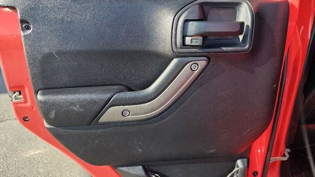 Used 2013 Jeep Wrangler Unlimited Sahara AWD/4WD image 27