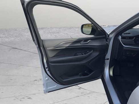 New 2026 Jeep Grand Cherokee Laredo X image 11