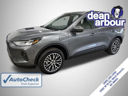 Used 2025 Ford Escape SE w/ Class II Trailer Tow Package image 1