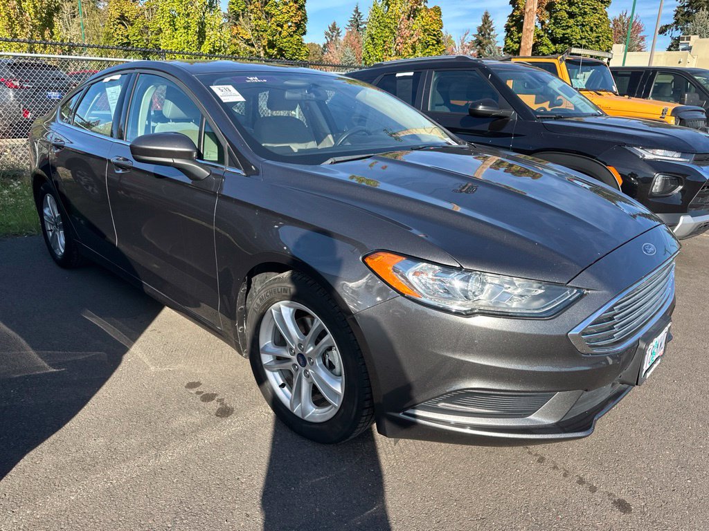 Used 2018 Ford Fusion SE FWD image 3