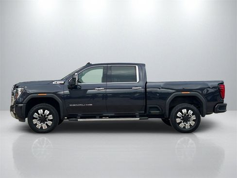 Used 2024 GMC Sierra 3500 Denali w/ Denali Reserve Package image 8
