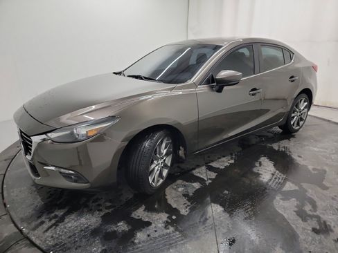 Used 2018 MAZDA MAZDA3 Grand Touring image 3
