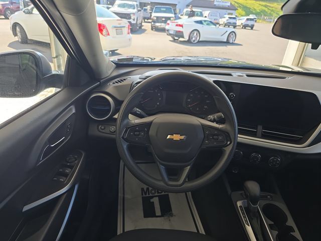 Used 2025 Chevrolet Trax LS FWD image 12