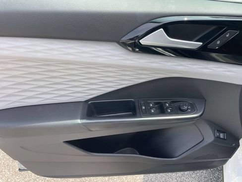 Certified 2023 Volkswagen Taos S FWD image 17