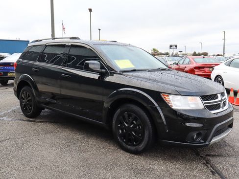 Used 2019 Dodge Journey SE image 3