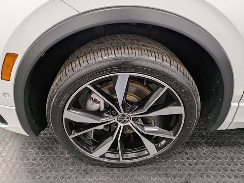 Used 2022 Volkswagen Tiguan SEL R-Line AWD/4WD image 7
