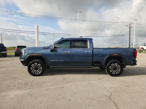 Used 2024 GMC Sierra 2500 Denali Ultimate AWD/4WD image 4