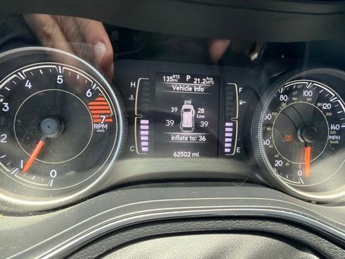 Used 2019 Jeep Cherokee Latitude Plus FWD image 9