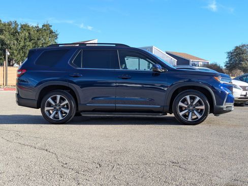 Used 2023 Honda Pilot Elite image 3