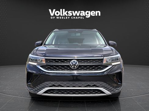 Certified 2022 Volkswagen Taos SE FWD image 3