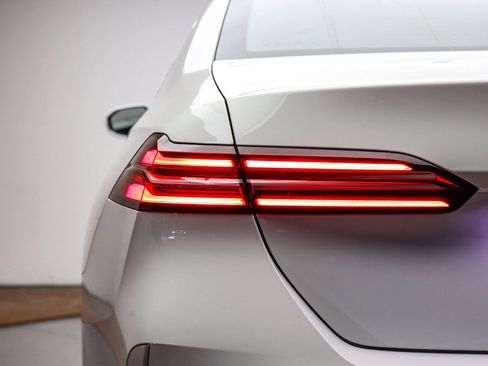 Used 2025 BMW 530i image 10