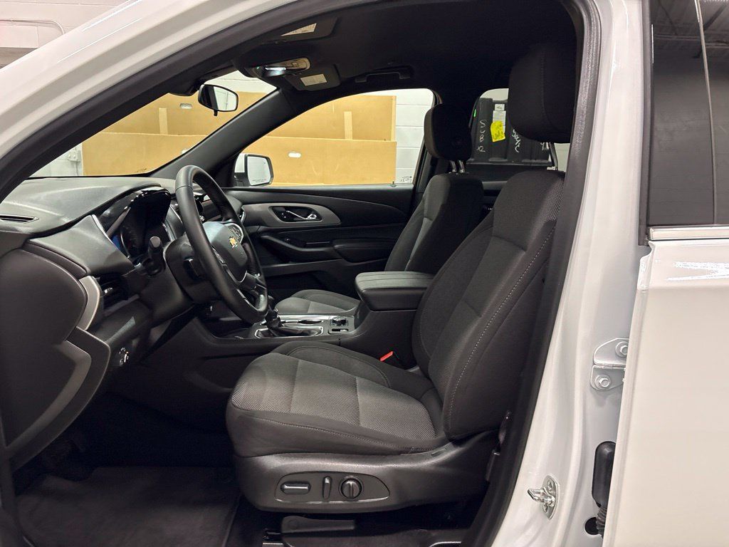 Used 2023 Chevrolet Traverse LT AWD/4WD image 16