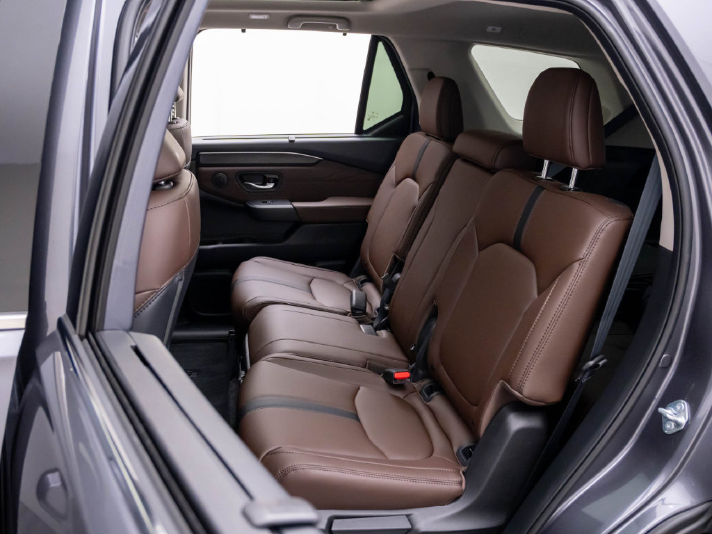 Certified 2026 Honda Pilot Touring image 18